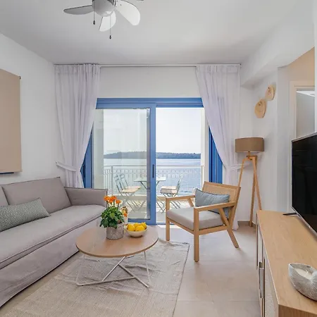 Greek House Complex A5 نيدري